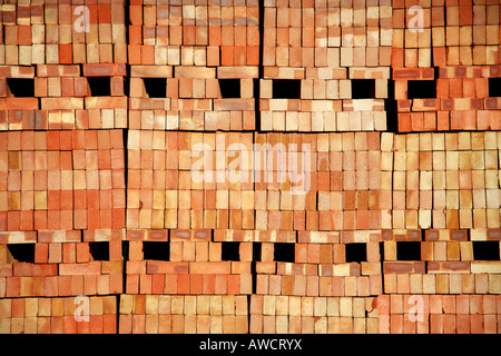 Pile di nuovo LBC mattoni laterizi Hanson brick company Whittlesey Cambridgeshire England Regno Unito Regno Unito Foto Stock