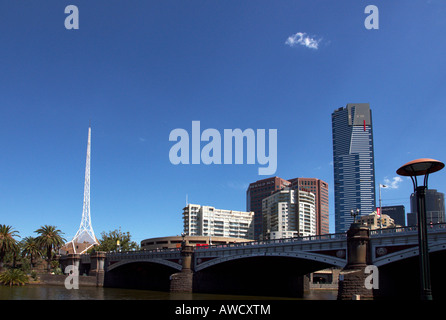 Melbourne Arts Centre e Eureka Tower skyline. Foto Stock