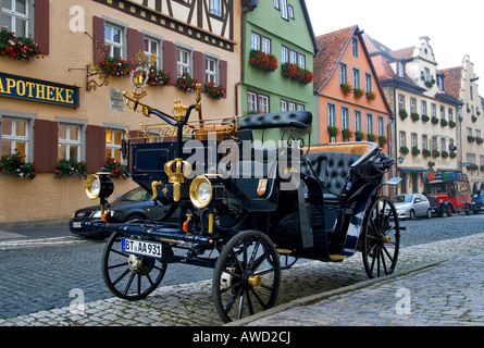 Auto d'epoca, Galgengasse San, Rothenburg ob der Tauber, Baviera, Germania, Europa Foto Stock