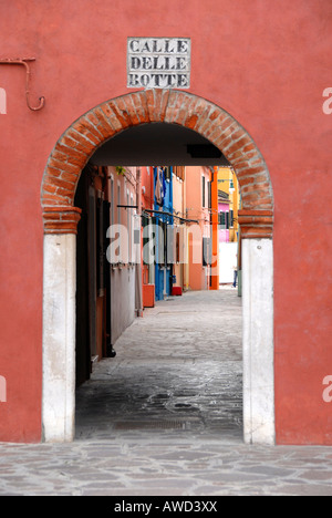 Passaggio su Burano, isola di Burano, Venezia, Veneto, Italia Foto Stock