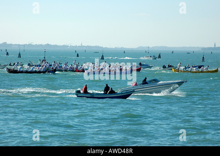 Gondola in gara la laguna di Venezia, Veneto, Italia, Europa Foto Stock