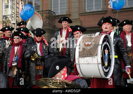 D'Maximale Rheinfelden Band, parte di un corteo di musicisti Gugge alla XXV Incontro internazionale per Gugge musica a mormorare Foto Stock