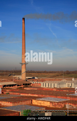 Ciminiere LBC laterizi Hanson mattone opere società Whittlesey Cambridgeshire England Regno Unito Regno Unito Foto Stock