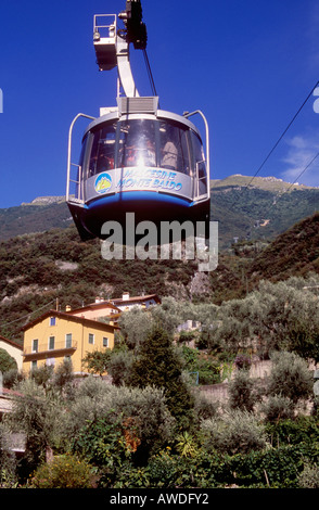 Funivia voce per la vetta del Monte Baldo sopra il lago resort di Malcesine sul Lago di Garda Foto Stock