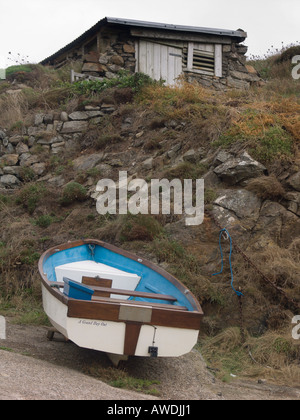 Fishermans capanna con barca in Cornovaglia a Cape Cornwall Foto Stock