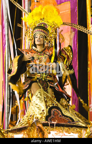 Il famoso carnevale sfilano al Sambodromo di Rio de Janeiro in Brasile Foto Stock