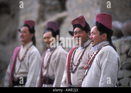 Danze e canti tradizionali prestazioni, Ladakh India del Nord Foto Stock