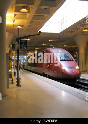 Thalys in treno in stazione Foto Stock