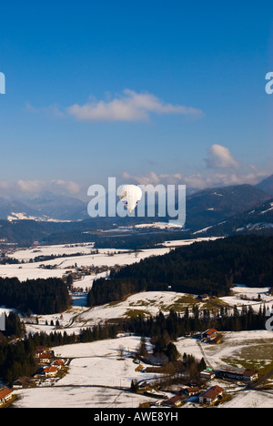 I palloni ad aria calda su Kaiserwinkel, Tirolo, Austria, Europa Foto Stock