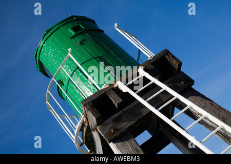 A dritta faro di navigazione sul molo Ovest a Whitby North Yorkshire, Inghilterra Foto Stock