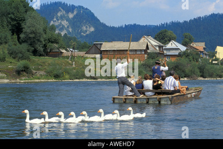 Il Rafting sul fiume Dunajec nel Pieniny National Park sulla slovacca confine polacco Foto Stock