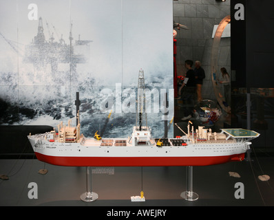 Modello di una nave da trapano, Museo del petrolio, Stavanger (capitale europea della cultura 2008), Norvegia, Europa Foto Stock