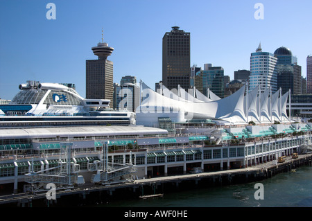 Le vele bianche della One Canada Place Cruise Ship dock a Vancouver British Columbia Canada Foto Stock