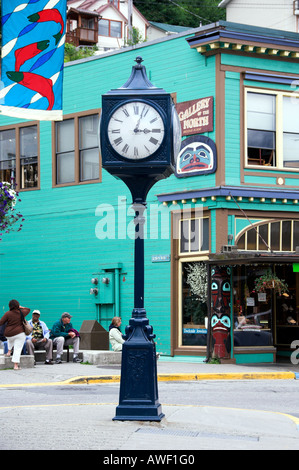 Una torre orologio sulla strada di Juneau Alaska USA Foto Stock