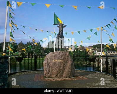 KILLORGLIN COUNTY KERRY REPUBBLICA DI IRLANDA REGNO UNITO settembre la statua del re Puck in questa città ben noto per la sua fiera Puck Foto Stock