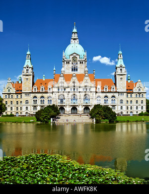 Nuovo Municipio e Maschteich Pond, Hannover, Bassa Sassonia, Germania, Europa Foto Stock