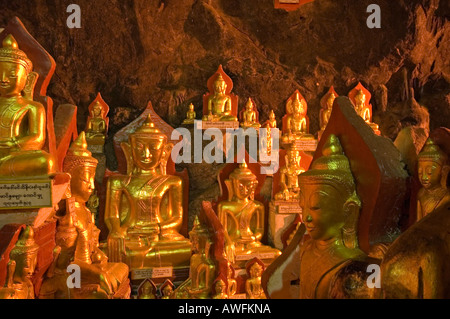Fotografia di stock di alcune centinaia di immagini del Buddha a Grotta Pindaya in Myanmar Foto Stock