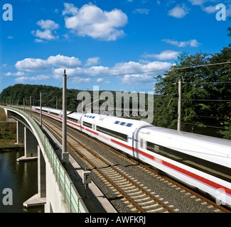 249 m o 817 ft-lunga Kragenhof Fuldatalbruecke (valle Fulda Kragenhof ponte), parte del ghiaccio Hannover-a-Wuerzburg ad alta velocità Foto Stock