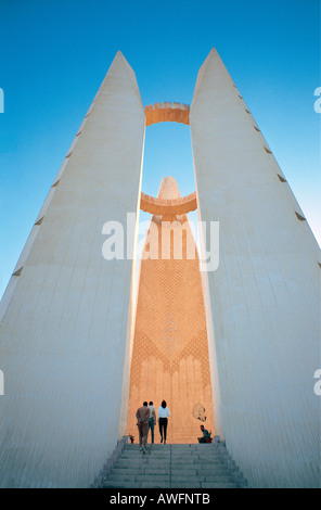 L'ingresso al monumento russo che commemora la costruzione della diga di Assuan sul fiume Nilo in Egitto Foto Stock