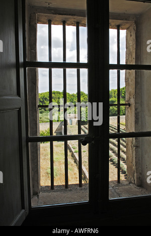 La vista di Vincent Van Gogh s camera nell'asilo di St Paul de Mausole nella periferia di Saint Remy de Provence, Francia Foto Stock