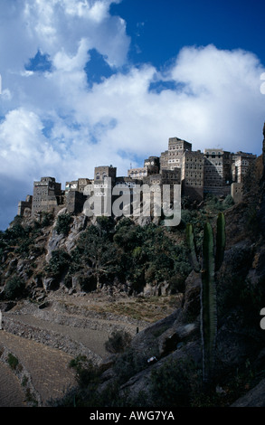 La cima della montagna villaggio di Al Hajjarah, Yemen. Foto Stock