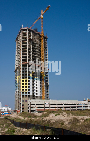 Condominio multipiano edificio in costruzione sulla spiaggia a Padre Island Texas Foto Stock