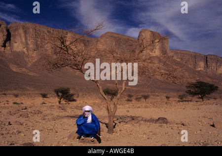 Sahara algerino deserto guida Tuareg a base di Akba Arum del Tassili N Ajjer Algeria Foto Stock