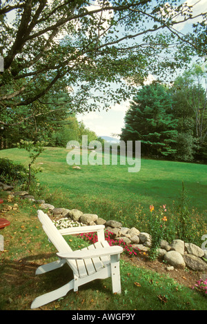 Patio esterno affacciato sul tranquillo viste sulla montagna. Foto Stock