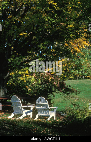 Patio esterno affacciato sul tranquillo viste sulla montagna. Foto Stock