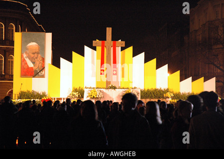 Varsavia, Polonia lutto dopo giovanni paolo II morte. Piazza Pilsudski dopo Papa funerale. Foto Stock