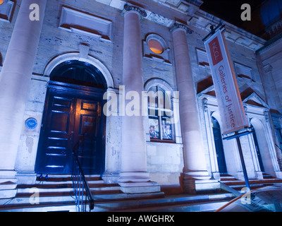 Le gallerie di giustizia sul marciapiede elevato in Lace Market Nottingham, illuminato come parte della luce notte il 8 febbraio 2008. Foto Stock