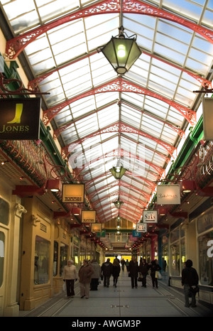 Shopping Arcade, Leeds 2005. Foto Stock