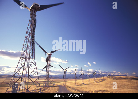 Generazione di potenza mulini a vento in prossimità del rullo di estrazione Creek Alberta Canada Foto Stock
