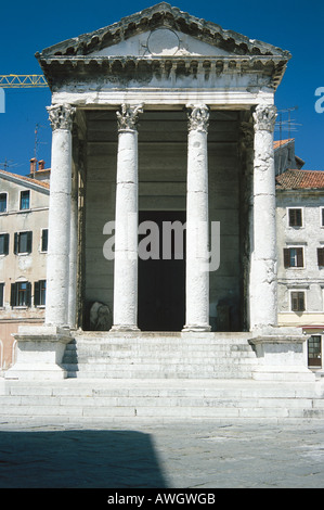 Croazia, Istria, Pola, Tempio di Romae e Augusto,in piedi in piazza ,foro romano, di colonne corinzie, Foto Stock