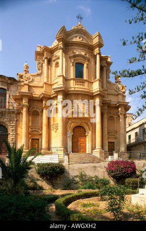 L'Italia, sicilia, Noto, Gagliardi la Chiesa di San Domenico (1737), con facciata convessa con nicchie e colonne Foto Stock