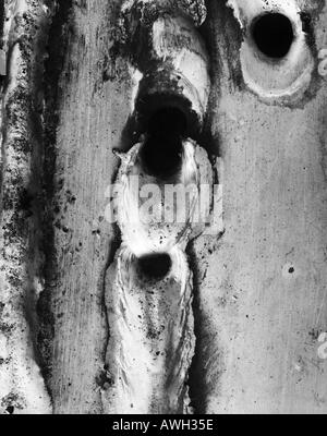 Primo piano dettaglio di tiro fuori un pezzo di metallo che ha avuto la saldatura su di esso con diverse forme e modelli Foto Stock