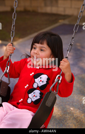 I membri dello staff a Garden Grove, California Club per ragazzi e ragazze lavorare con i bambini nel giorno in unità di cura e i bambini di età superiore a club sett Foto Stock