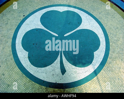 Mosaico tre foglia di trifoglio in Rue de Castiglione Parigi Francia Foto Stock