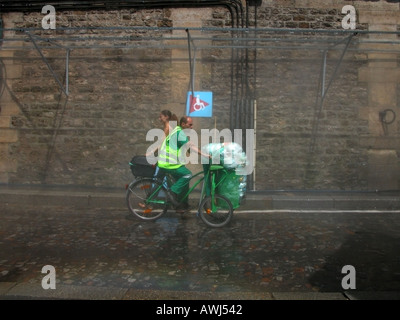 Francia Paris Paris-plage detergente su strada ciclismo attraverso la doccia Foto Stock