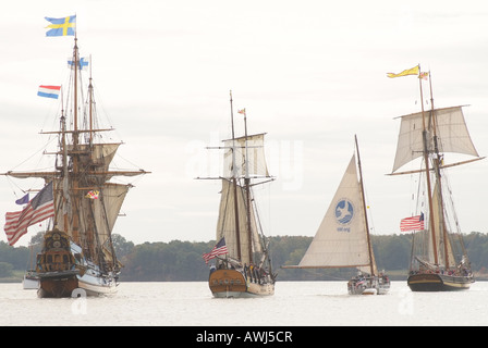 Stati Uniti d'America Chestertown Tall navi navigano sul fiume Chester durante il weekend Downrigging per lo Schooner Sultana Foto Stock