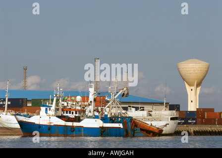 Spedizioni in banchina sul porto di Tripoli in Libia Foto Stock