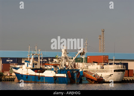 Spedizioni in banchina sul porto di Tripoli in Libia Foto Stock