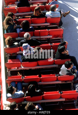 Persone in seduta ripiegabile per sedie, ad alto angolo di visione Foto Stock