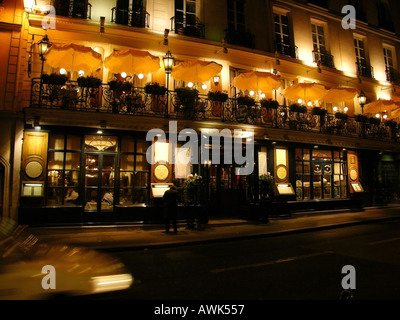 Francia Parigi famoso ristorante Le Procope di notte Foto Stock