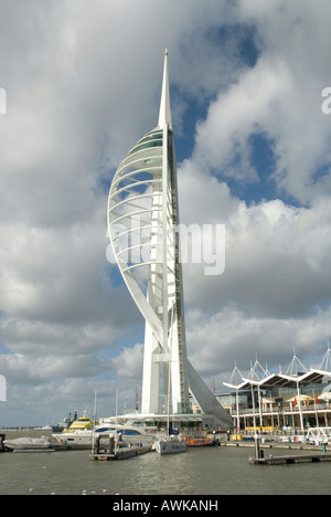 Spinnaker Tower al Gunwharf Quay Portsmouth Foto Stock