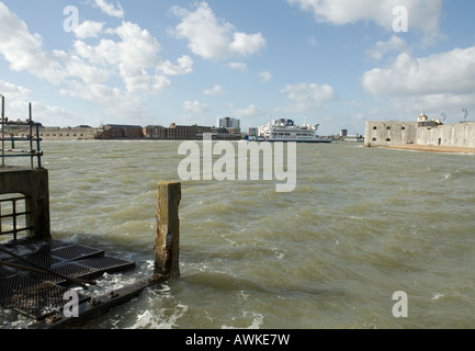 Il porto di Portsmouth ingresso Foto Stock