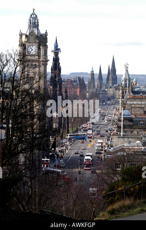 Princes Street di Edimburgo come visto da di Calton Hill Foto Stock