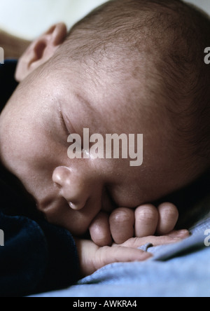 Infant sleeping, close-up Foto Stock