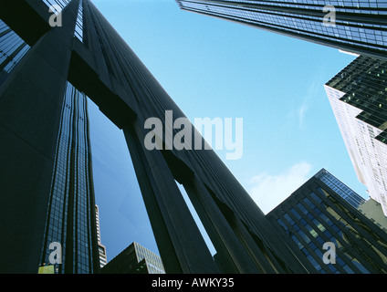 Stati Uniti, New York, grattacieli, basso angolo di visione Foto Stock