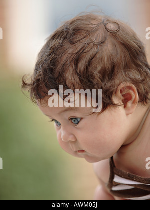 Ritratto di un paio di settimane di-vecchia ragazza con capelli castani Foto Stock